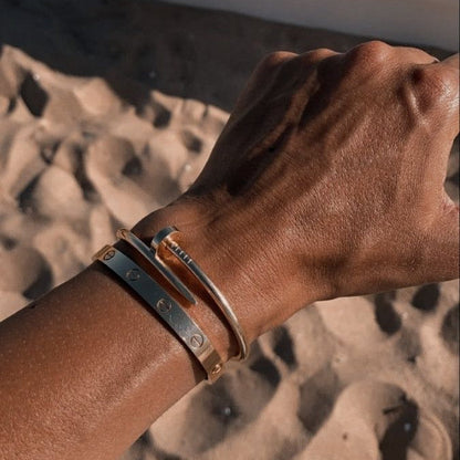 Pulseira Elegante Nail Dourado